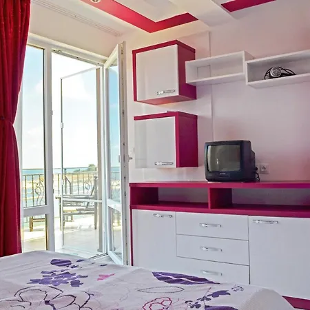 Akra * Черноморец