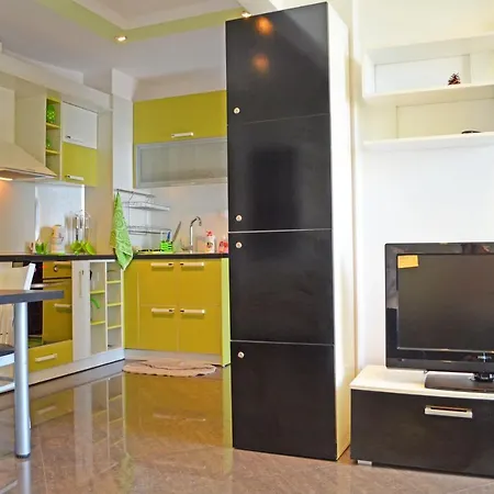 Akra Апартамент *