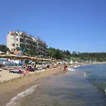 Апартамент Akra