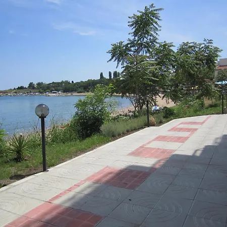 Akra Chernomorets