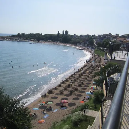 Akra Chernomorets